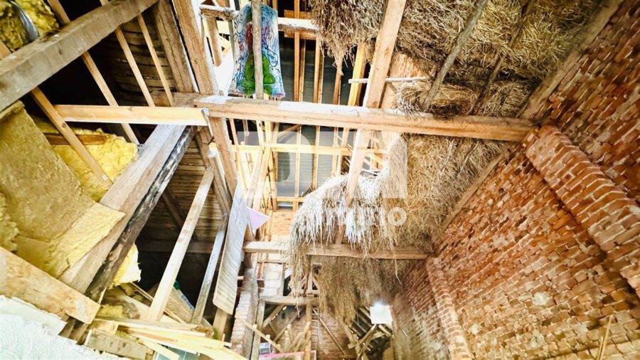 Umfangreich saniertes Fachwerkhaus mit 2 Terrassen, PV-Anlage und Nebengebäude - Scheune / Ebenen